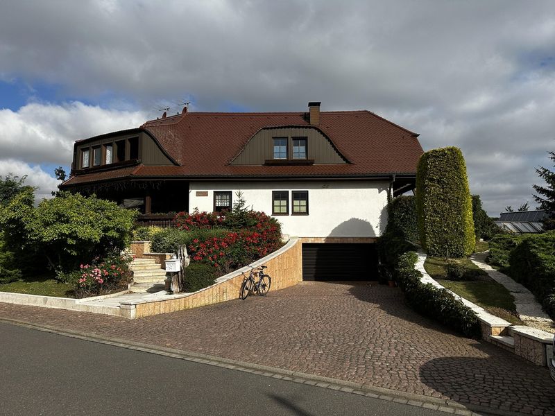 Gepflegtes Einfamilienhaus mit Weitblick und Pool in Kollau